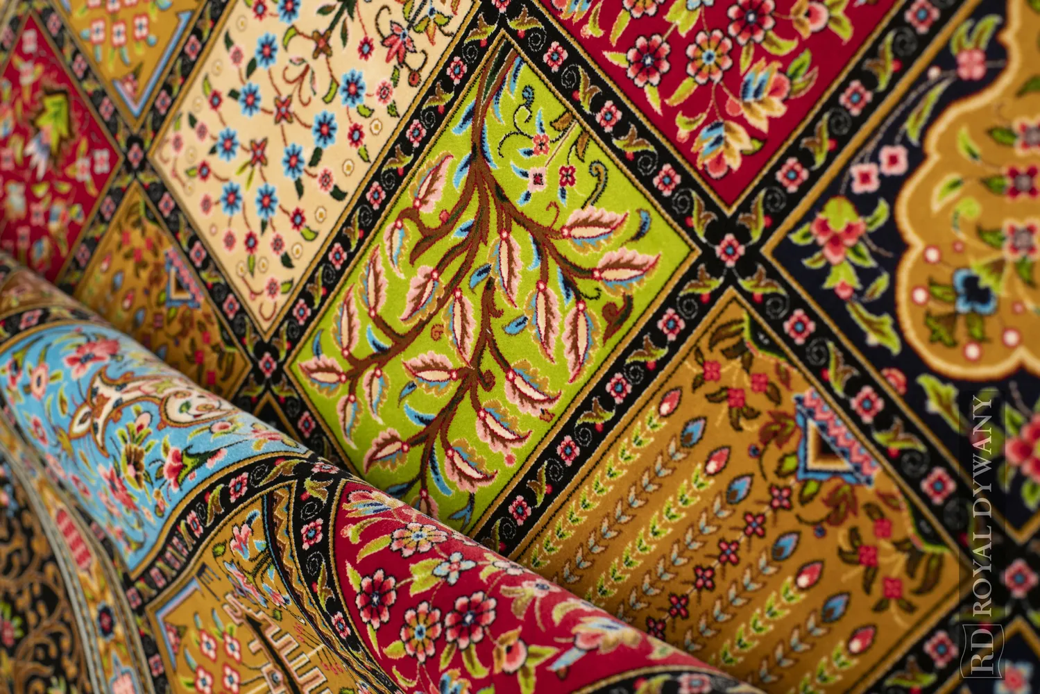 Luxury silk-like rug from Royal Dywany 1700 Reed collection